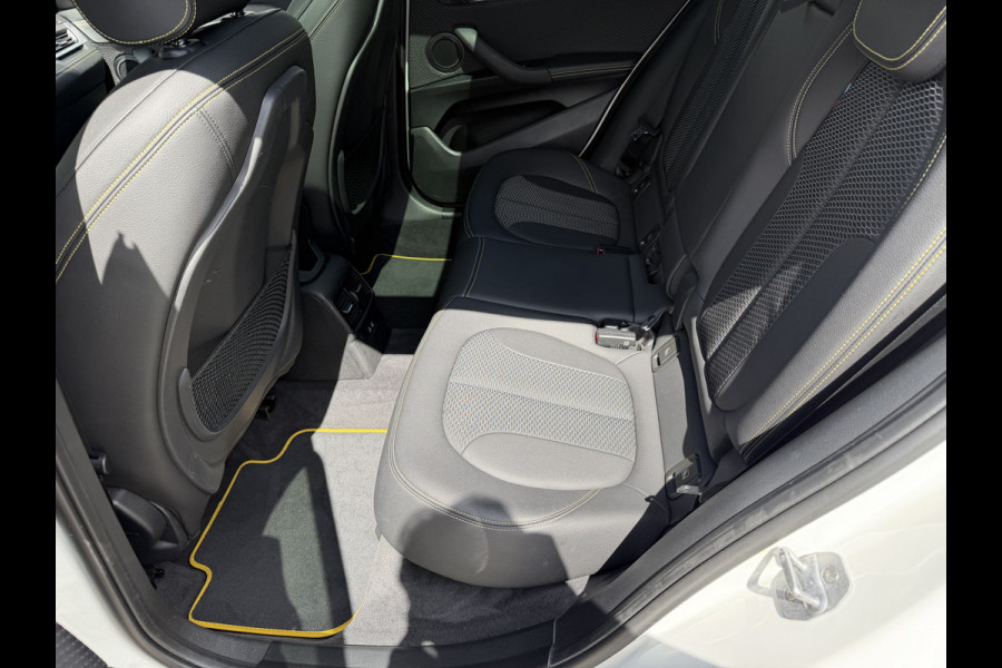 BMW X2 SDrive20i High Executive / Automaat / 19'' LM / Camera / Trekhaak (1.800KG) / M pakket /