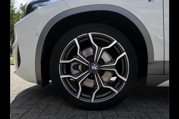 BMW X2 SDrive20i High Executive / Automaat / 19'' LM / Camera / Trekhaak (1.800KG) / M pakket /