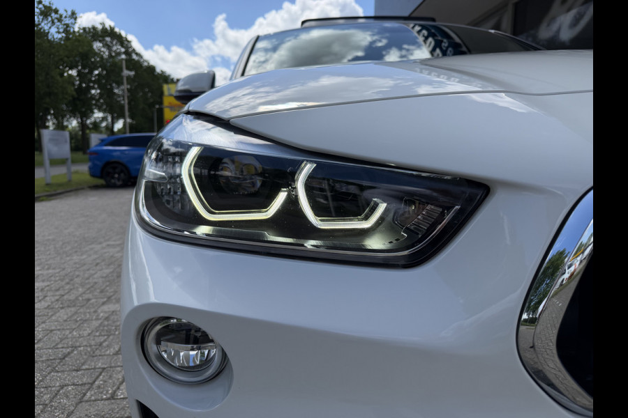 BMW X2 SDrive20i High Executive / Automaat / 19'' LM / Camera / Trekhaak (1.800KG) / M pakket /