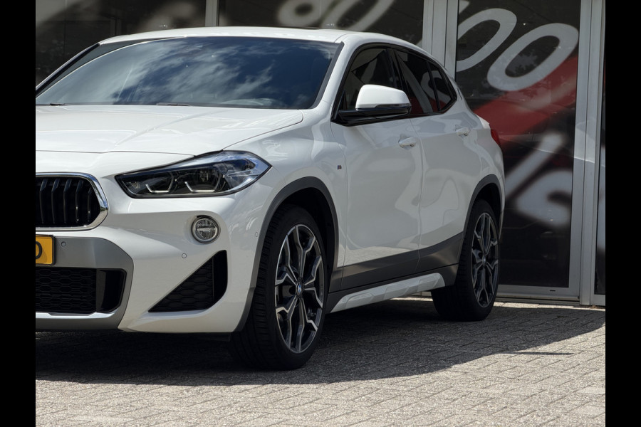 BMW X2 SDrive20i High Executive / Automaat / 19'' LM / Camera / Trekhaak (1.800KG) / M pakket /