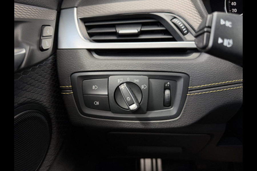 BMW X2 SDrive20i High Executive / Automaat / 19'' LM / Camera / Trekhaak (1.800KG) / M pakket /