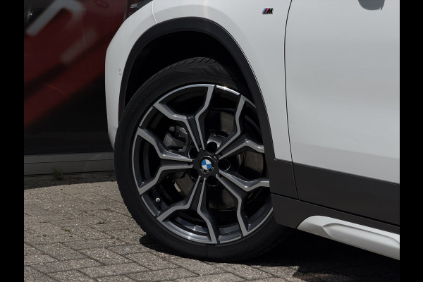 BMW X2 SDrive20i High Executive / Automaat / 19'' LM / Camera / Trekhaak (1.800KG) / M pakket /