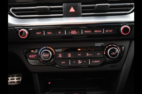 Kia e-Niro EXECUTIVE 64kWh 3 FASE ACCU SOH100% GARANTIE 2031* STOEL & STUUR VERWARMING. NAVIGATIE . PDC V+A
