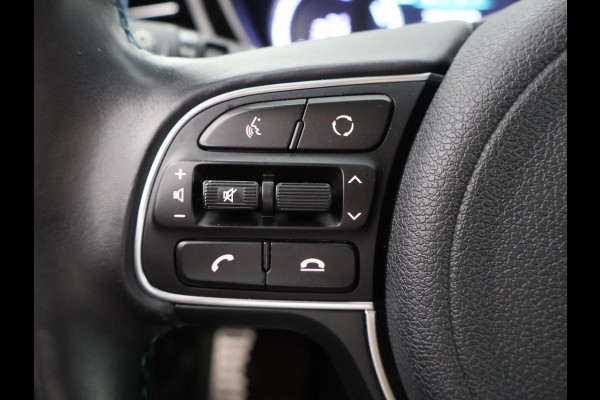 Kia e-Niro EXECUTIVE 64kWh 3 FASE ACCU SOH100% GARANTIE 2031* STOEL & STUUR VERWARMING. NAVIGATIE . PDC V+A