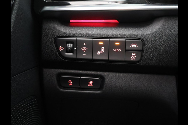 Kia e-Niro EXECUTIVE 64kWh 3 FASE ACCU SOH100% GARANTIE 2031* STOEL & STUUR VERWARMING. NAVIGATIE . PDC V+A