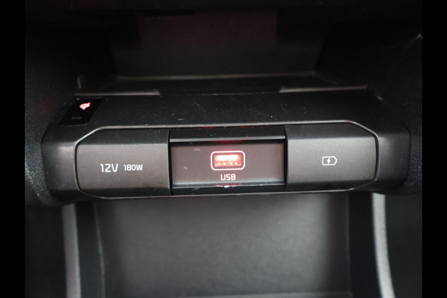 Kia e-Niro EXECUTIVE 64kWh 3 FASE ACCU SOH100% GARANTIE 2031* STOEL & STUUR VERWARMING. NAVIGATIE . PDC V+A