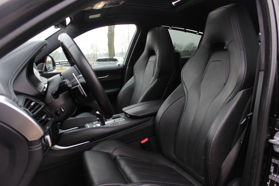 BMW X6 M / NL Auto! / Full option! / Trekhaak / Schuifdak / 360Camera / Carbon intr. / B&O / Softclose / Leder / 21'' / Standkachel / Entertainment System / Luchtvering / Stoelventilatie
