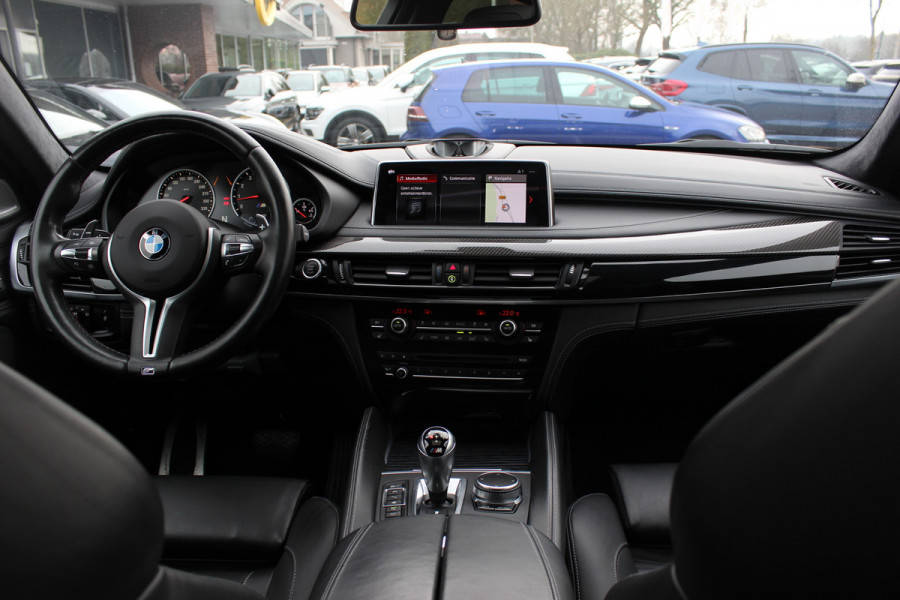 BMW X6 M / NL Auto! / Full option! / Trekhaak / Schuifdak / 360Camera / Carbon intr. / B&O / Softclose / Leder / 21'' / Standkachel / Entertainment System / Luchtvering / Stoelventilatie