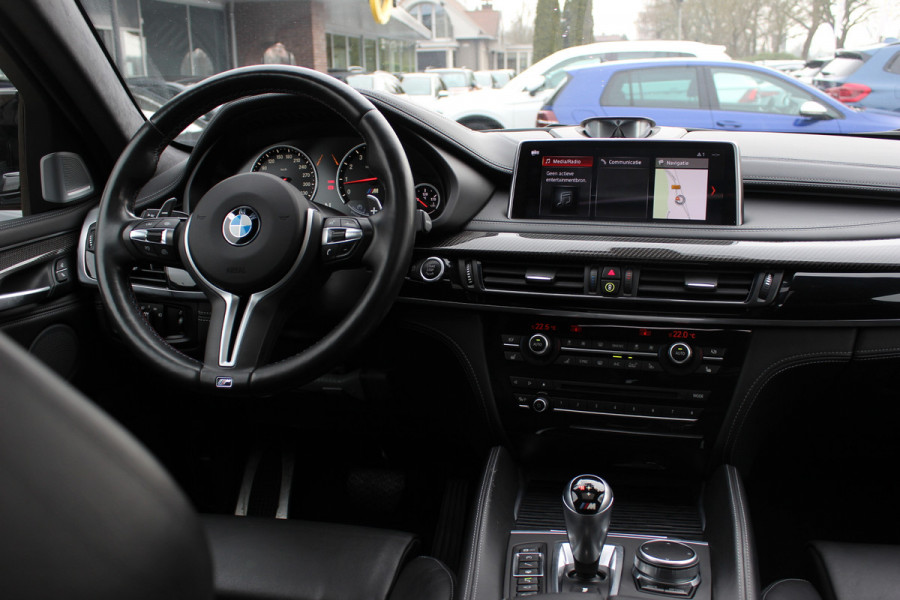 BMW X6 M / NL Auto! / Full option! / Trekhaak / Schuifdak / 360Camera / Carbon intr. / B&O / Softclose / Leder / 21'' / Standkachel / Entertainment System / Luchtvering / Stoelventilatie