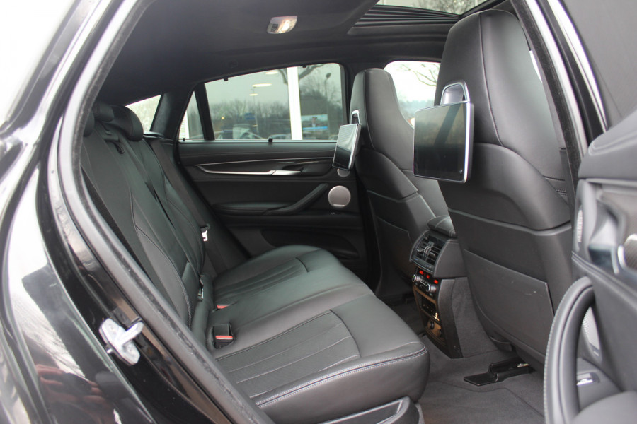 BMW X6 M / NL Auto! / Full option! / Trekhaak / Schuifdak / 360Camera / Carbon intr. / B&O / Softclose / Leder / 21'' / Standkachel / Entertainment System / Luchtvering / Stoelventilatie