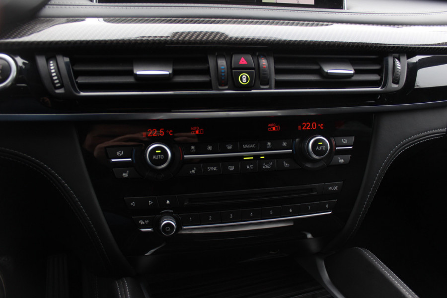 BMW X6 M / NL Auto! / Full option! / Trekhaak / Schuifdak / 360Camera / Carbon intr. / B&O / Softclose / Leder / 21'' / Standkachel / Entertainment System / Luchtvering / Stoelventilatie
