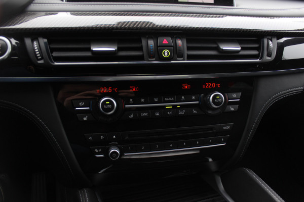 BMW X6 M / NL Auto! / Full option! / Trekhaak / Schuifdak / 360Camera / Carbon intr. / B&O / Softclose / Leder / 21'' / Standkachel / Entertainment System / Luchtvering / Stoelventilatie
