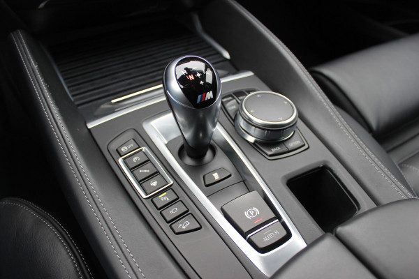 BMW X6 M / NL Auto! / Full option! / Trekhaak / Schuifdak / 360Camera / Carbon intr. / B&O / Softclose / Leder / 21'' / Standkachel / Entertainment System / Luchtvering / Stoelventilatie
