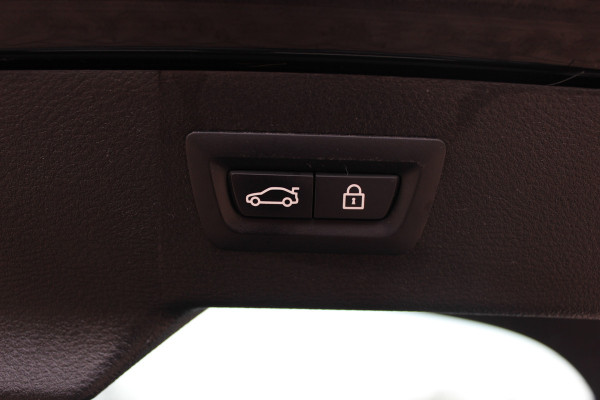 BMW X6 M / NL Auto! / Full option! / Trekhaak / Schuifdak / 360Camera / Carbon intr. / B&O / Softclose / Leder / 21'' / Standkachel / Entertainment System / Luchtvering / Stoelventilatie