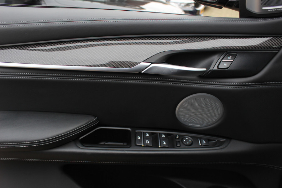 BMW X6 M / NL Auto! / Full option! / Trekhaak / Schuifdak / 360Camera / Carbon intr. / B&O / Softclose / Leder / 21'' / Standkachel / Entertainment System / Luchtvering / Stoelventilatie
