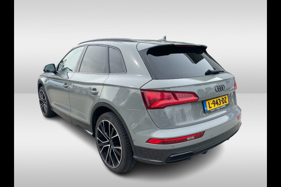 Audi Q5 2.0 TFSI quattro Sport S Line Black Edition / Full option! / Trekhaak / Panoramadak / Camera / Head-up / RS Seats / Luchtvering / B&O / 21'' / Carbon intr. / Standverwarming / Matrix LED / Stoel+Stuurverwarming / CarPlay / Dodehoek / D