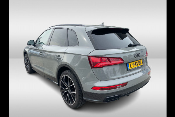 Audi Q5 2.0 TFSI quattro Sport S Line Black Edition / Full option! / Trekhaak / Panoramadak / Camera / Head-up / RS Seats / Luchtvering / B&O / 21'' / Carbon intr. / Standverwarming / Matrix LED / Stoel+Stuurverwarming / CarPlay / Dodehoek / D