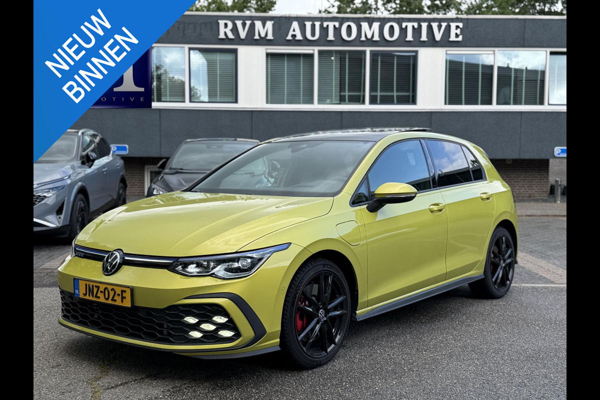 Volkswagen Golf 1.4 eHybrid GTE PHEV 245PK | 32.000 KM! | PANO | HEAD-UP DISPLAY | KEYLESS | IQ LED MATRIX | WINTERPAKKET | CAMERA | ADAPTIEVE CRUISE CONTROL | DODEHOEKDETECTIE | ALL SEASONS | FULL OPTIONS | RIJKLAAR + 12 MND BOVAG GARANTIE