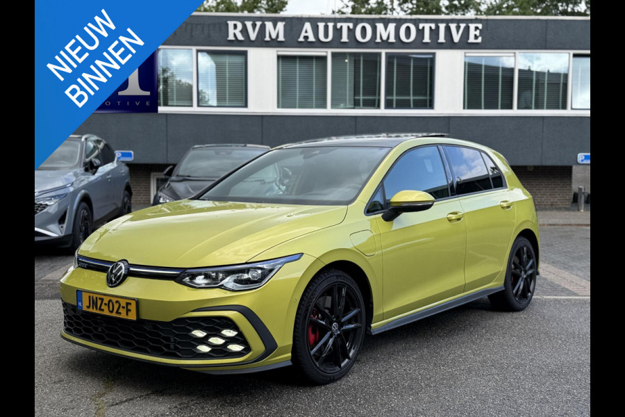 Volkswagen Golf 1.4 eHybrid GTE PHEV 245PK | 32.000 KM! | PANO | HEAD-UP DISPLAY | KEYLESS | IQ LED MATRIX | WINTERPAKKET | CAMERA | ADAPTIEVE CRUISE CONTROL | DODEHOEKDETECTIE | ALL SEASONS | FULL OPTIONS | RIJKLAAR + 12 MND BOVAG GARANTIE