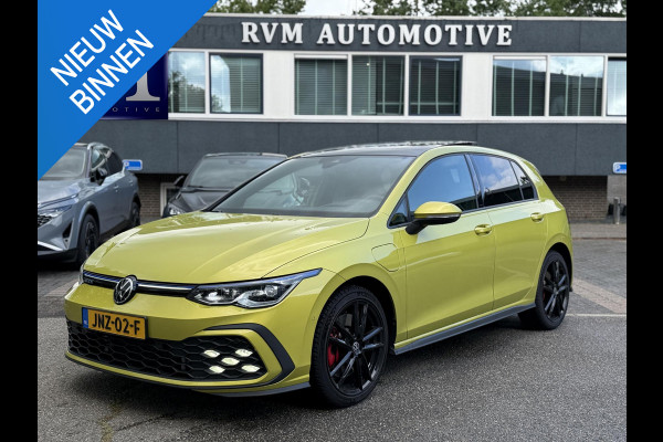 Volkswagen Golf 1.4 eHybrid GTE PHEV 245PK | 32.000 KM! | PANO | HEAD-UP DISPLAY | KEYLESS | IQ LED MATRIX | WINTERPAKKET | CAMERA | ADAPTIEVE CRUISE CONTROL | DODEHOEKDETECTIE | ALL SEASONS | FULL OPTIONS | RIJKLAAR + 12 MND BOVAG GARANTIE