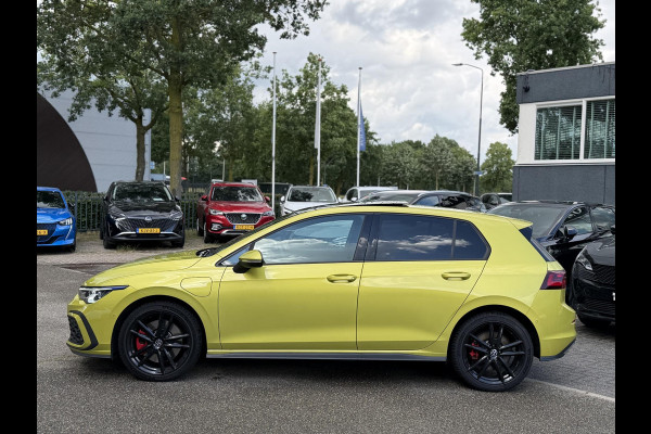 Volkswagen Golf 1.4 eHybrid GTE PHEV 245PK | 32.000 KM! | PANO | HEAD-UP DISPLAY | KEYLESS | IQ LED MATRIX | WINTERPAKKET | CAMERA | ADAPTIEVE CRUISE CONTROL | DODEHOEKDETECTIE | ALL SEASONS | FULL OPTIONS | RIJKLAAR + 12 MND BOVAG GARANTIE