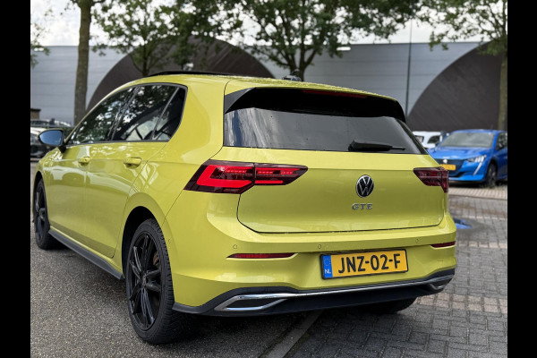 Volkswagen Golf 1.4 eHybrid GTE PHEV 245PK | 32.000 KM! | PANO | HEAD-UP DISPLAY | KEYLESS | IQ LED MATRIX | WINTERPAKKET | CAMERA | ADAPTIEVE CRUISE CONTROL | DODEHOEKDETECTIE | ALL SEASONS | FULL OPTIONS | RIJKLAAR + 12 MND BOVAG GARANTIE