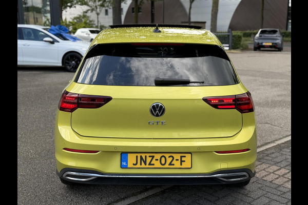 Volkswagen Golf 1.4 eHybrid GTE PHEV 245PK | 32.000 KM! | PANO | HEAD-UP DISPLAY | KEYLESS | IQ LED MATRIX | WINTERPAKKET | CAMERA | ADAPTIEVE CRUISE CONTROL | DODEHOEKDETECTIE | ALL SEASONS | FULL OPTIONS | RIJKLAAR + 12 MND BOVAG GARANTIE