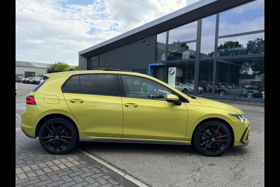 Volkswagen Golf 1.4 eHybrid GTE PHEV 245PK | 32.000 KM! | PANO | HEAD-UP DISPLAY | KEYLESS | IQ LED MATRIX | WINTERPAKKET | CAMERA | ADAPTIEVE CRUISE CONTROL | DODEHOEKDETECTIE | ALL SEASONS | FULL OPTIONS | RIJKLAAR + 12 MND BOVAG GARANTIE