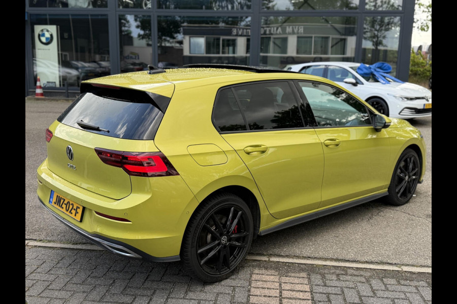 Volkswagen Golf 1.4 eHybrid GTE PHEV 245PK | 32.000 KM! | PANO | HEAD-UP DISPLAY | KEYLESS | IQ LED MATRIX | WINTERPAKKET | CAMERA | ADAPTIEVE CRUISE CONTROL | DODEHOEKDETECTIE | ALL SEASONS | FULL OPTIONS | RIJKLAAR + 12 MND BOVAG GARANTIE