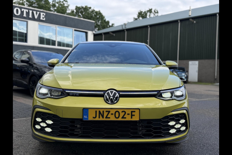 Volkswagen Golf 1.4 eHybrid GTE PHEV 245PK | 32.000 KM! | PANO | HEAD-UP DISPLAY | KEYLESS | IQ LED MATRIX | WINTERPAKKET | CAMERA | ADAPTIEVE CRUISE CONTROL | DODEHOEKDETECTIE | ALL SEASONS | FULL OPTIONS | RIJKLAAR + 12 MND BOVAG GARANTIE