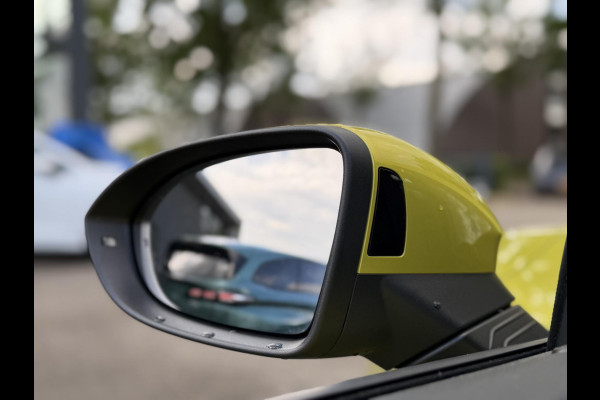 Volkswagen Golf 1.4 eHybrid GTE PHEV 245PK | 32.000 KM! | PANO | HEAD-UP DISPLAY | KEYLESS | IQ LED MATRIX | WINTERPAKKET | CAMERA | ADAPTIEVE CRUISE CONTROL | DODEHOEKDETECTIE | ALL SEASONS | FULL OPTIONS | RIJKLAAR + 12 MND BOVAG GARANTIE