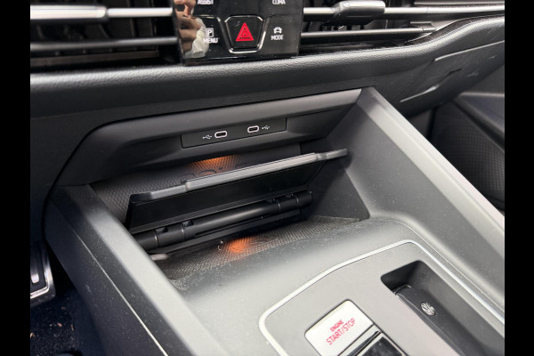 Volkswagen Golf 1.4 eHybrid GTE PHEV 245PK | 32.000 KM! | PANO | HEAD-UP DISPLAY | KEYLESS | IQ LED MATRIX | WINTERPAKKET | CAMERA | ADAPTIEVE CRUISE CONTROL | DODEHOEKDETECTIE | ALL SEASONS | FULL OPTIONS | RIJKLAAR + 12 MND BOVAG GARANTIE