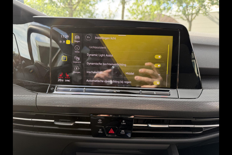 Volkswagen Golf 1.4 eHybrid GTE PHEV 245PK | 32.000 KM! | PANO | HEAD-UP DISPLAY | KEYLESS | IQ LED MATRIX | WINTERPAKKET | CAMERA | ADAPTIEVE CRUISE CONTROL | DODEHOEKDETECTIE | ALL SEASONS | FULL OPTIONS | RIJKLAAR + 12 MND BOVAG GARANTIE