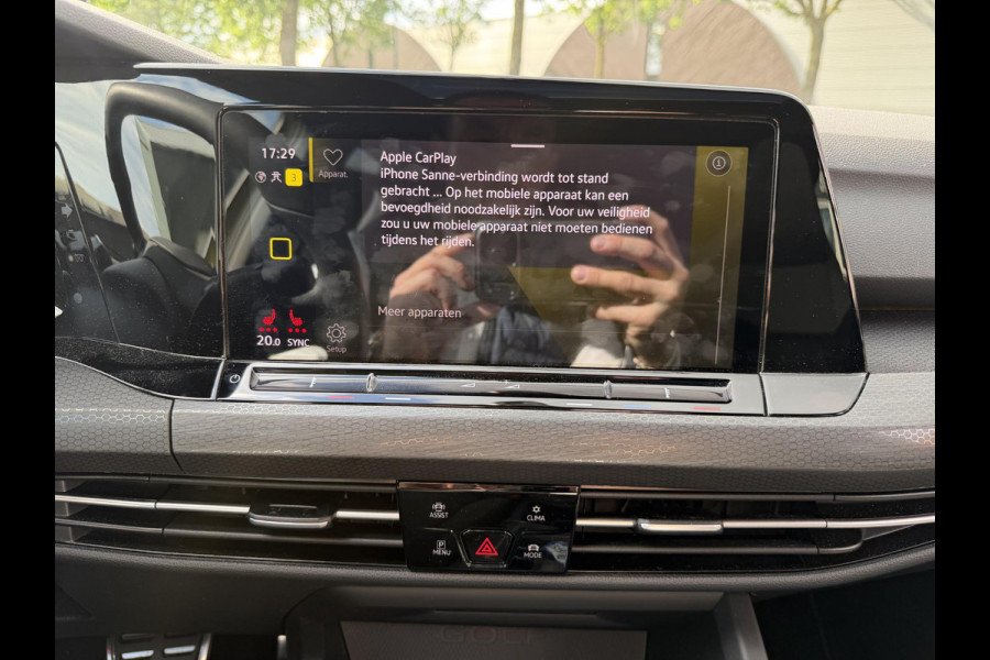 Volkswagen Golf 1.4 eHybrid GTE PHEV 245PK | 32.000 KM! | PANO | HEAD-UP DISPLAY | KEYLESS | IQ LED MATRIX | WINTERPAKKET | CAMERA | ADAPTIEVE CRUISE CONTROL | DODEHOEKDETECTIE | ALL SEASONS | FULL OPTIONS | RIJKLAAR + 12 MND BOVAG GARANTIE