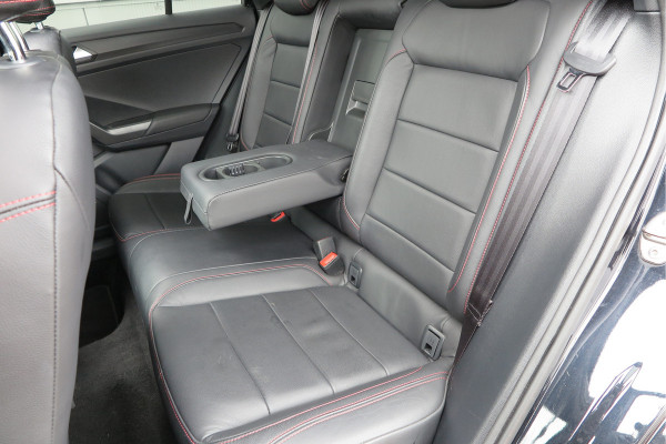 Volkswagen T-Roc 1.5 TSI 150pk DSG Sport Business R-Line , Pano , Virtual , Xenon, Leder, Navi , Carplay , LMV, PDC, Camera etc. etc