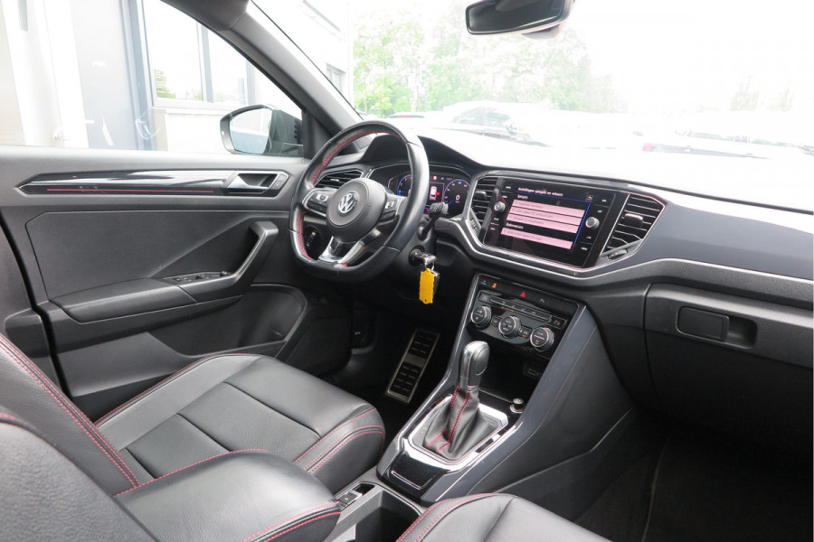 Volkswagen T-Roc 1.5 TSI 150pk DSG Sport Business R-Line , Pano , Virtual , Xenon, Leder, Navi , Carplay , LMV, PDC, Camera etc. etc