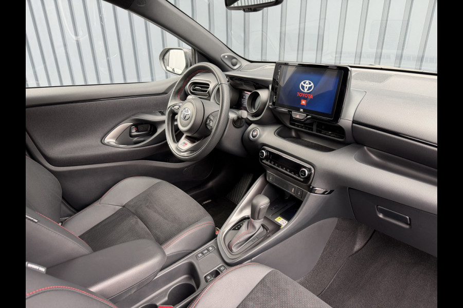 Toyota Yaris 1.5 Hybrid GR Sport / Bi tone | UNIEK 8.700 km!!! | JBL | PDC V+A | Head-up | Rijklaar!!