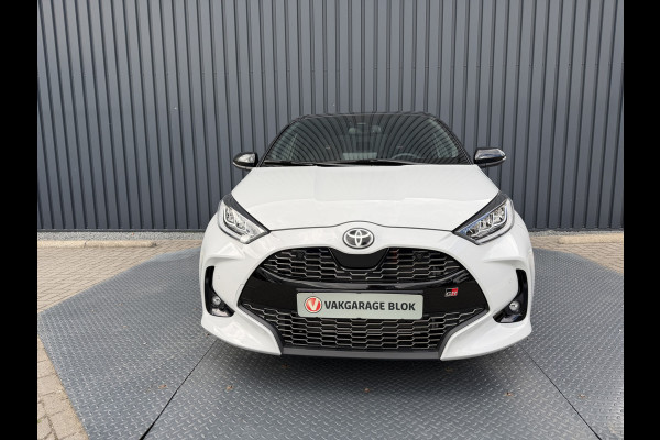 Toyota Yaris 1.5 Hybrid GR Sport / Bi tone | UNIEK 8.700 km!!! | JBL | PDC V+A | Head-up | Rijklaar!!
