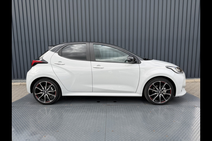 Toyota Yaris 1.5 Hybrid GR Sport / Bi tone | UNIEK 8.700 km!!! | JBL | PDC V+A | Head-up | Rijklaar!!