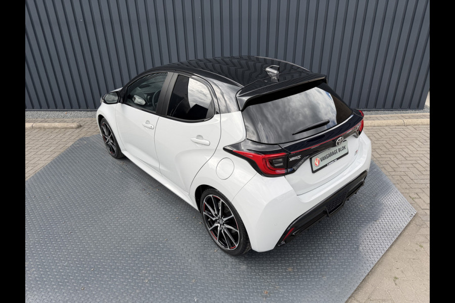 Toyota Yaris 1.5 Hybrid GR Sport / Bi tone | UNIEK 8.700 km!!! | JBL | PDC V+A | Head-up | Rijklaar!!
