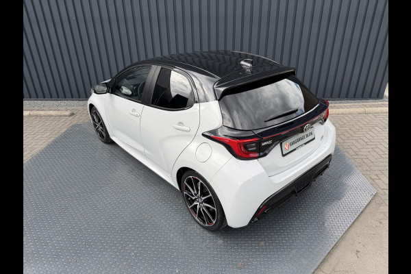 Toyota Yaris 1.5 Hybrid GR Sport / Bi tone | UNIEK 8.700 km!!! | JBL | PDC V+A | Head-up | Rijklaar!!