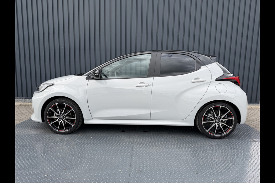 Toyota Yaris 1.5 Hybrid GR Sport / Bi tone | UNIEK 8.700 km!!! | JBL | PDC V+A | Head-up | Rijklaar!!