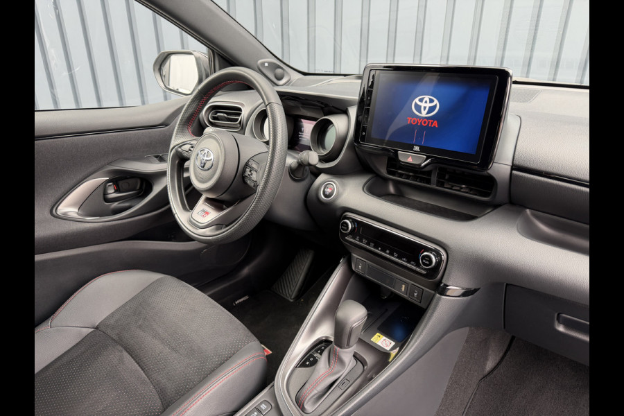 Toyota Yaris 1.5 Hybrid GR Sport / Bi tone | UNIEK 8.700 km!!! | JBL | PDC V+A | Head-up | Rijklaar!!