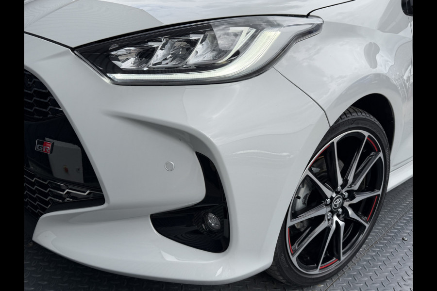 Toyota Yaris 1.5 Hybrid GR Sport / Bi tone | UNIEK 8.700 km!!! | JBL | PDC V+A | Head-up | Rijklaar!!