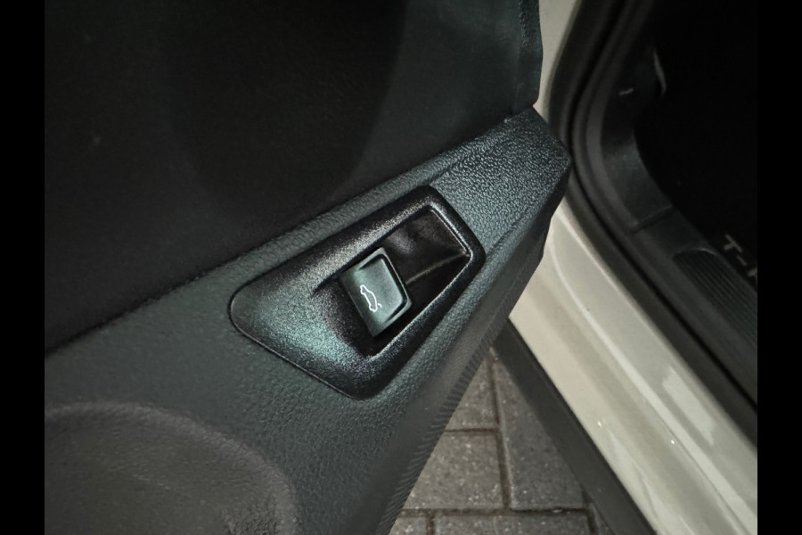 Volkswagen T-Roc 1.5 TSI R-Line Keyless|Sfeer|IQ|Camera|Lane