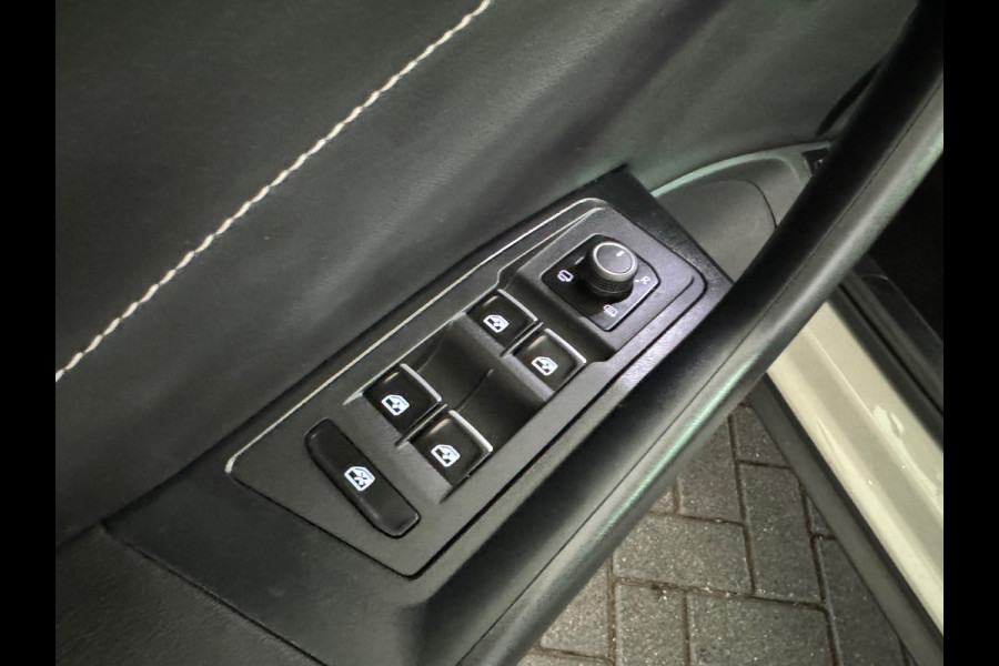 Volkswagen T-Roc 1.5 TSI R-Line Keyless|Sfeer|IQ|Camera|Lane