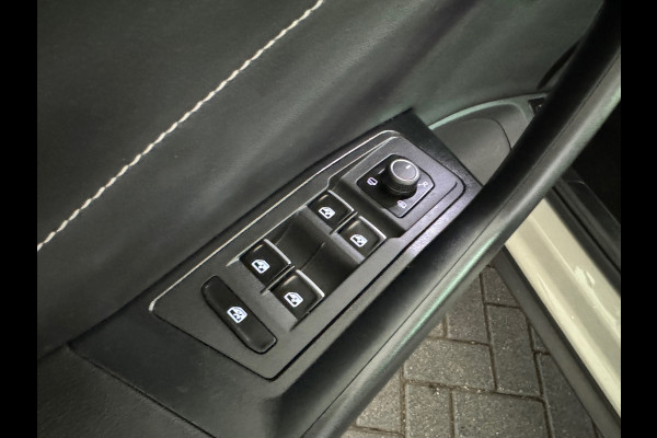 Volkswagen T-Roc 1.5 TSI R-Line Keyless|Sfeer|IQ|Camera|Lane
