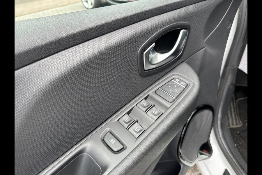 Renault Clio Estate 0.9 TCe Limited Navi|Carplay|Keyless|DAB|Cruise