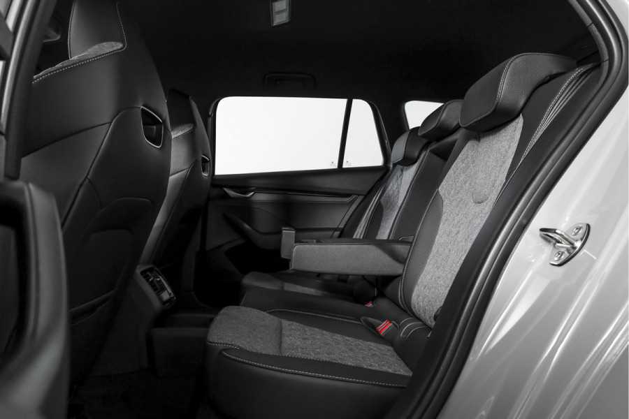 Škoda Octavia Combi 1.5 TSI MHEV 150 PK Sportline Tour | Elek. Trekhaak | Matrix Led | Adapt. Cruise | Winterpakket | 13 inch Navi | Camera | NAV + App. Connect | ECC | Elek. Klep | LM 18" |