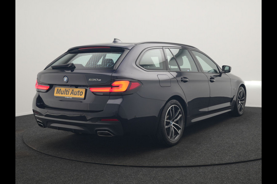 BMW 5 Serie Touring 530e M Sport PHEV 293pk Dealer O.H. | Trekhaak Af Fabriek | Panodak | Head Up | Adaptive Cruise | Camera | Lederen Sportstoelen Memory & Verwarmd | Sfeerverlichting | Blis | Stuur Verwarmd | Apple Carplay | Navigatie | DAB | Plug In Hybrid |